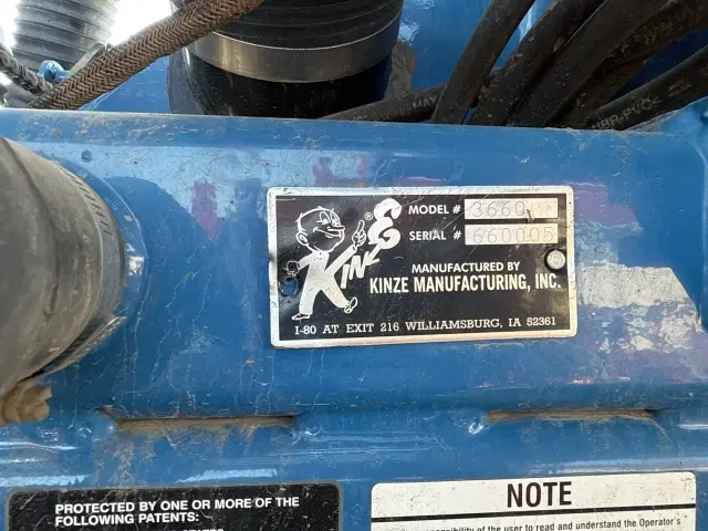 Image of Kinze 3660 equipment image 1