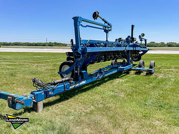 2009 Kinze 3660 Equipment Image0