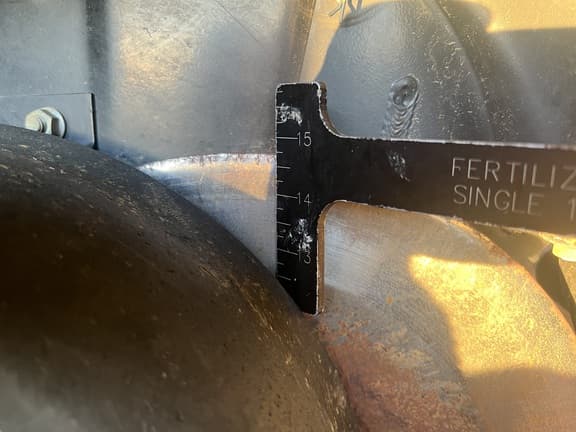 Image of Kinze 3660 equipment image 3