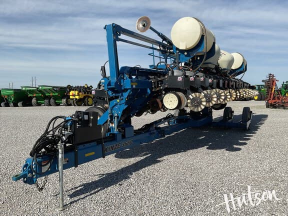 Image of Kinze 3660 equipment image 1