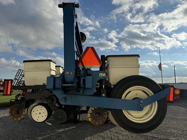 Image of Kinze 3660 equipment image 3