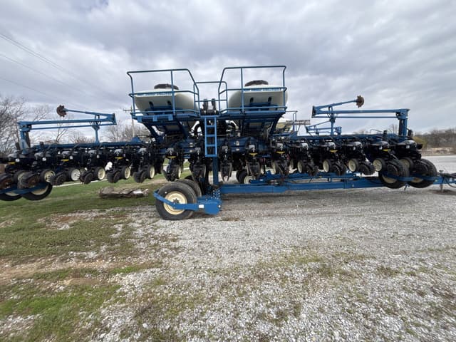 Image of Kinze 3660 equipment image 1
