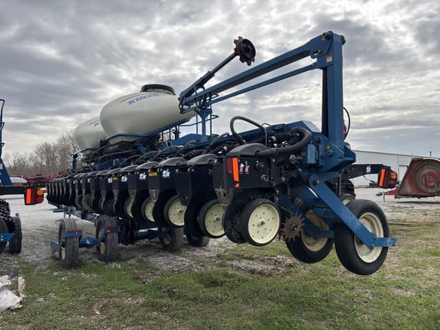 Image of Kinze 3660 equipment image 4