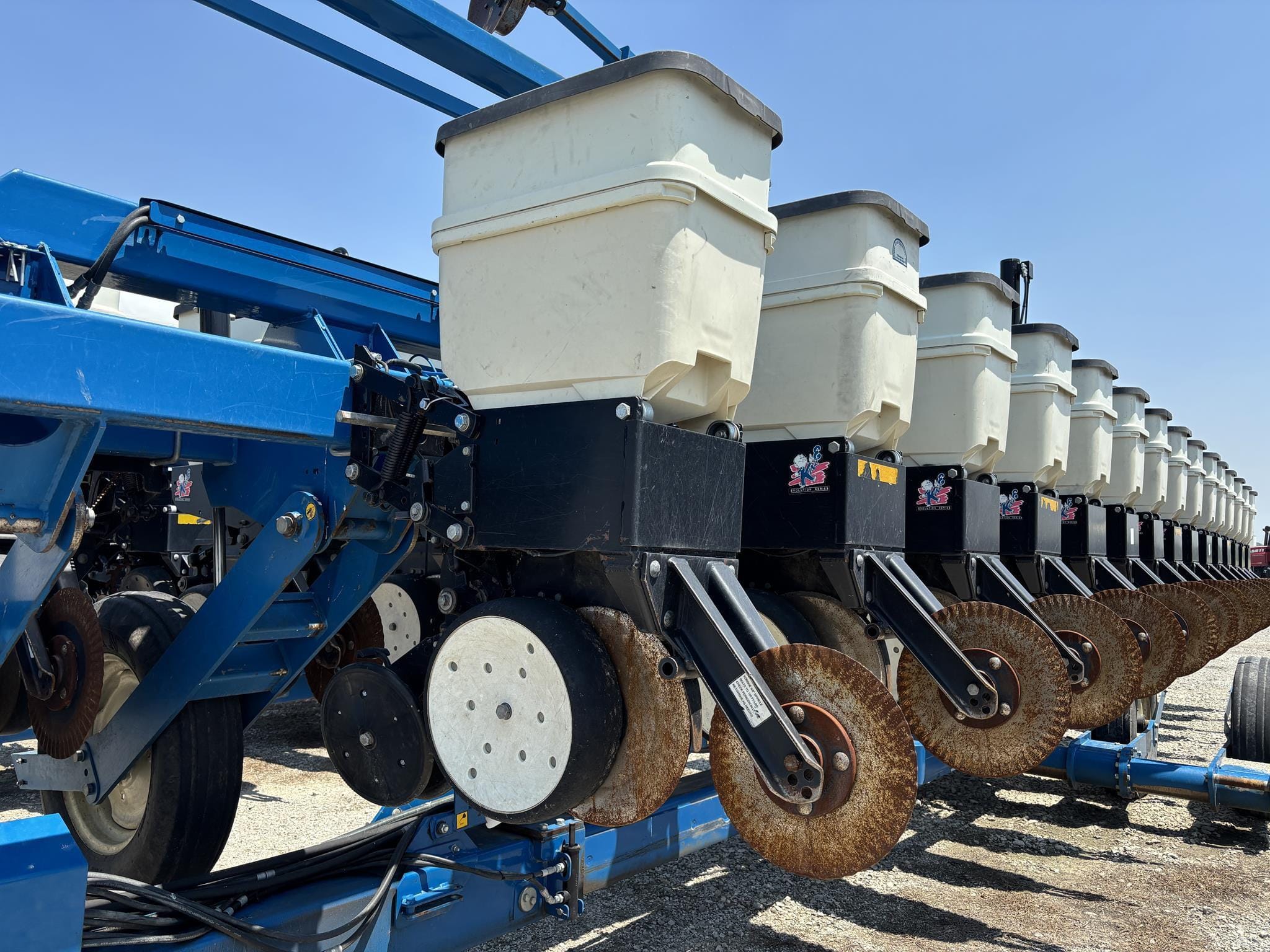 2009 Kinze 3660 Equipment Image0