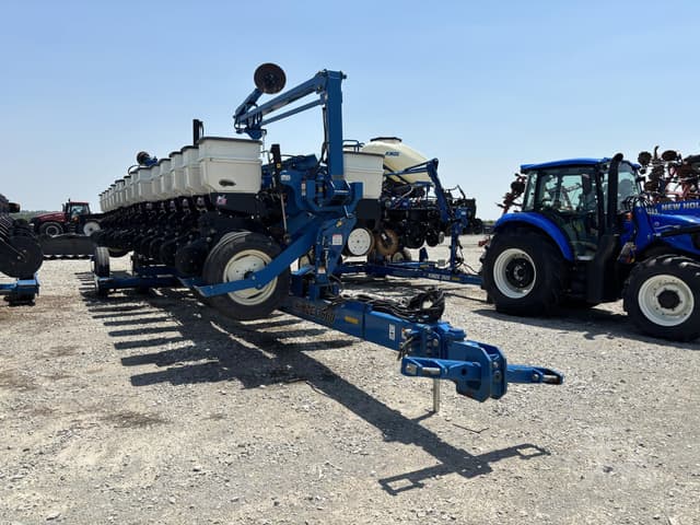 Image of Kinze 3660 equipment image 1