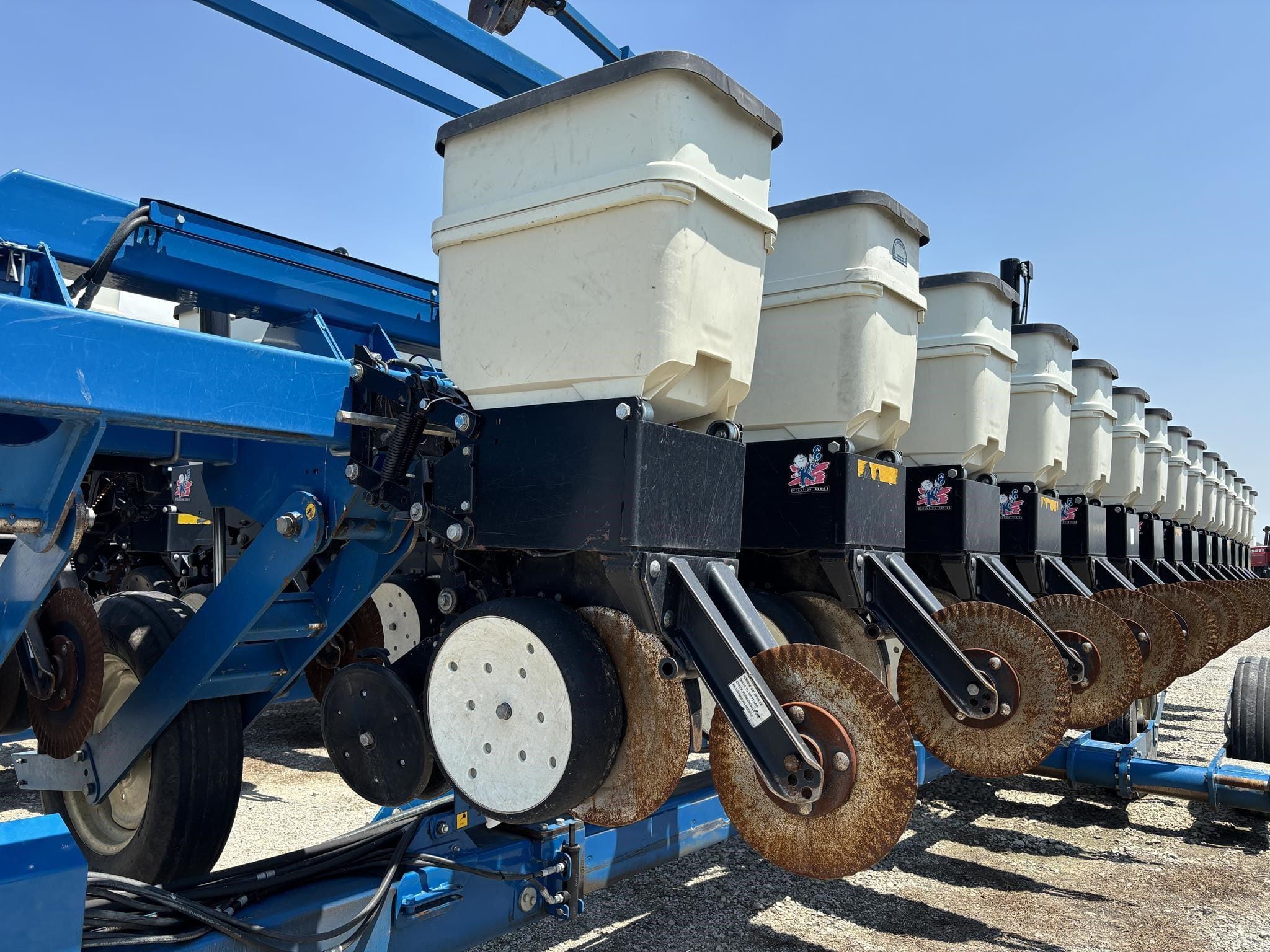 2009 Kinze 3660 Equipment Image0