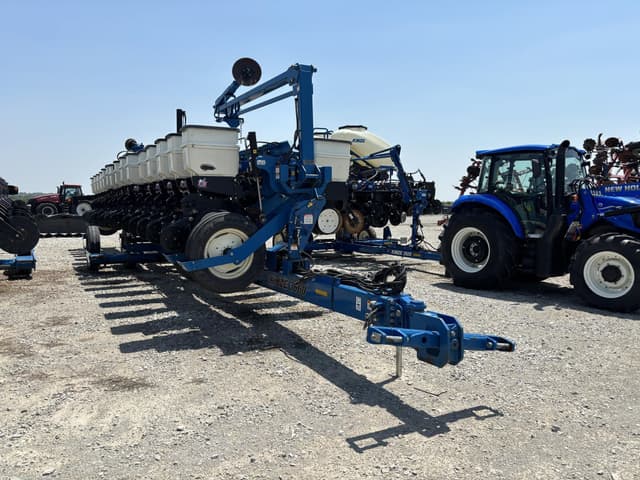 Image of Kinze 3660 equipment image 1