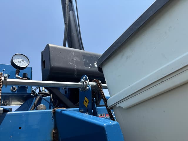 Image of Kinze 3660 equipment image 4