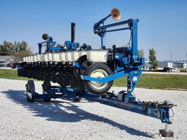 Image of Kinze 3660 equipment image 1