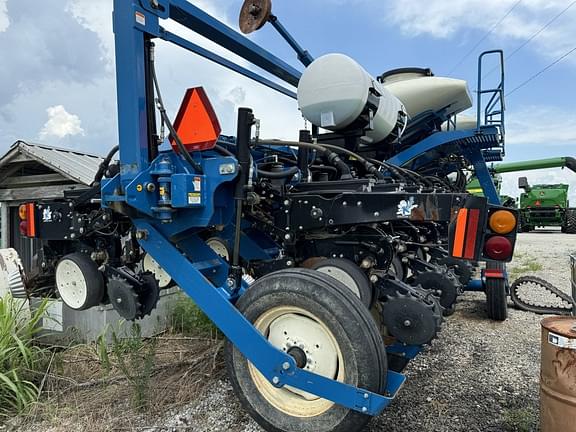 Image of Kinze 3660ASD equipment image 2