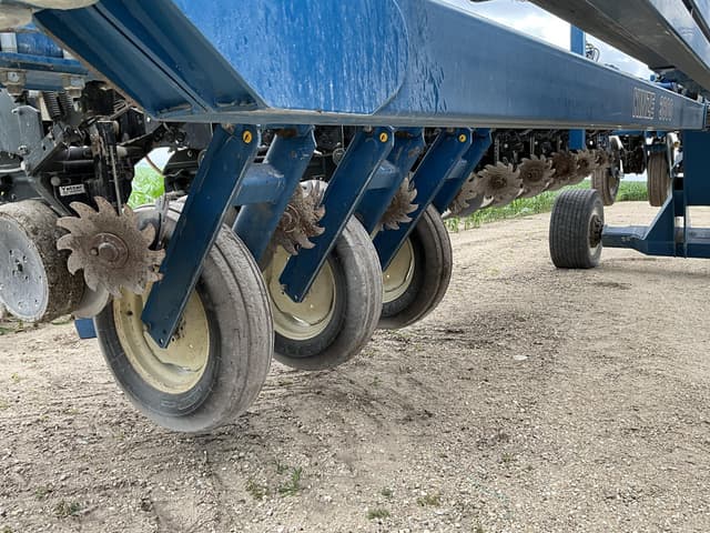 Image of Kinze 3800 equipment image 3