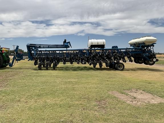 Image of Kinze 3800 equipment image 1