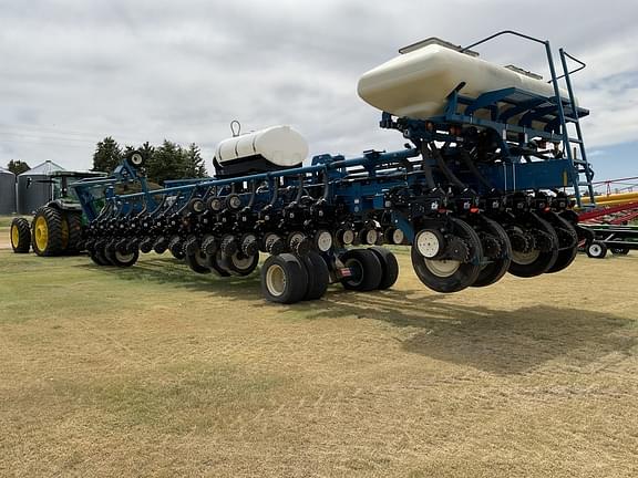 Image of Kinze 3800 equipment image 2