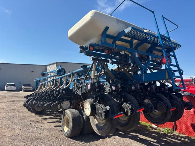 Image of Kinze 3800 equipment image 1