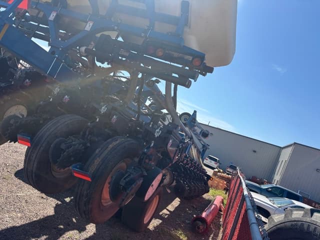 Image of Kinze 3800 equipment image 2