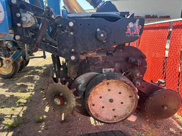 Image of Kinze 3800 equipment image 4