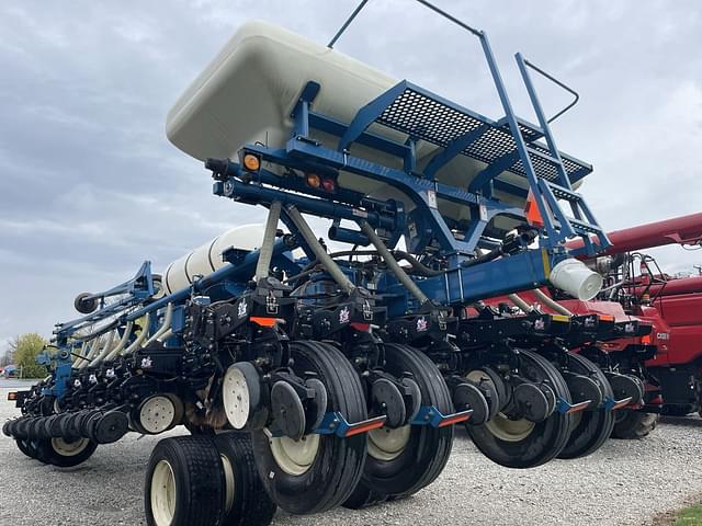 Image of Kinze 3800SDS equipment image 4