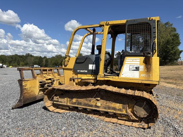 Image of Komatsu D39PX-21 equipment image 4