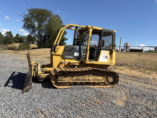 Image of Komatsu D39PX-21 equipment image 2