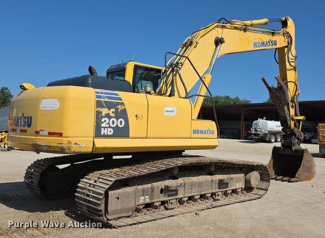 Image of Komatsu PC200LC-8 equipment image 4