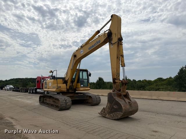 Image of Komatsu PC220LC-8 equipment image 2