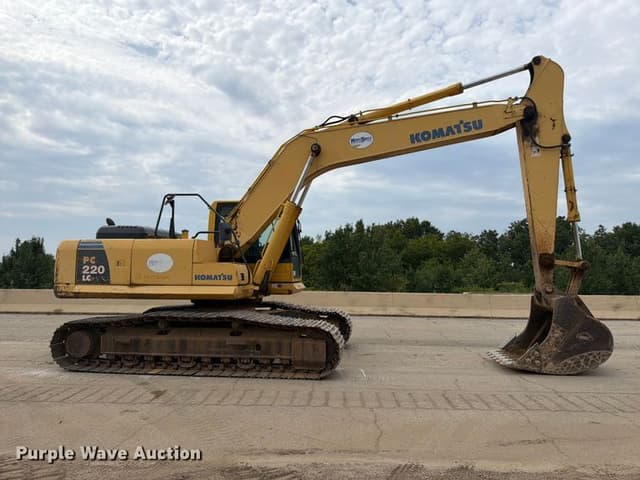 Image of Komatsu PC220LC-8 equipment image 3