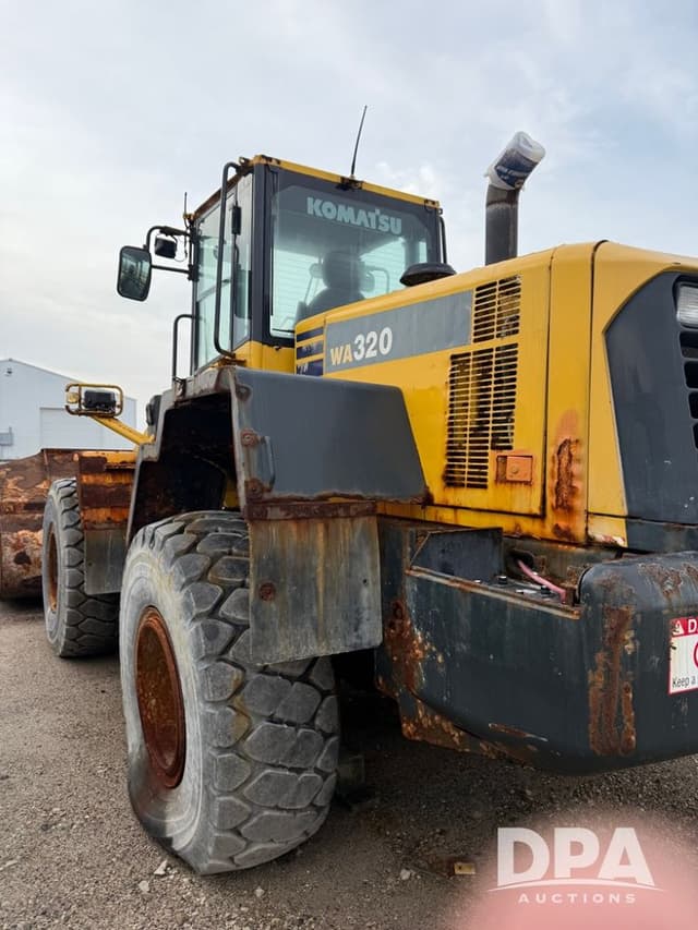 Image of Komatsu WA320 equipment image 1