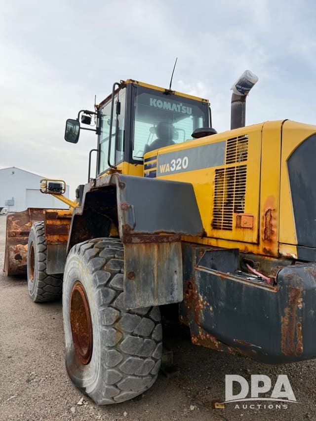 Image of Komatsu WA320 equipment image 2