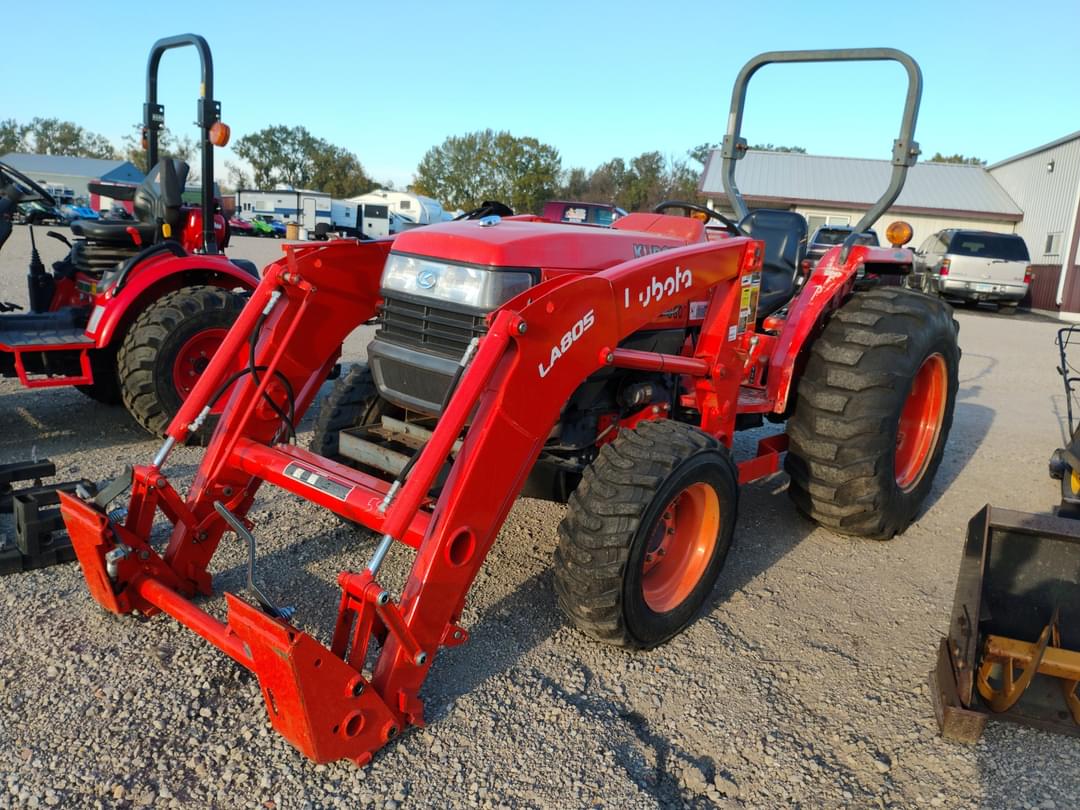 Image of Kubota L4400 Primary image