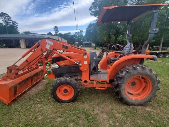 Main image Kubota L3240