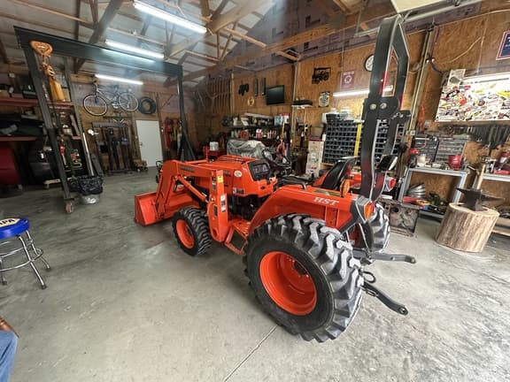 Image of Kubota L3400 equipment image 2