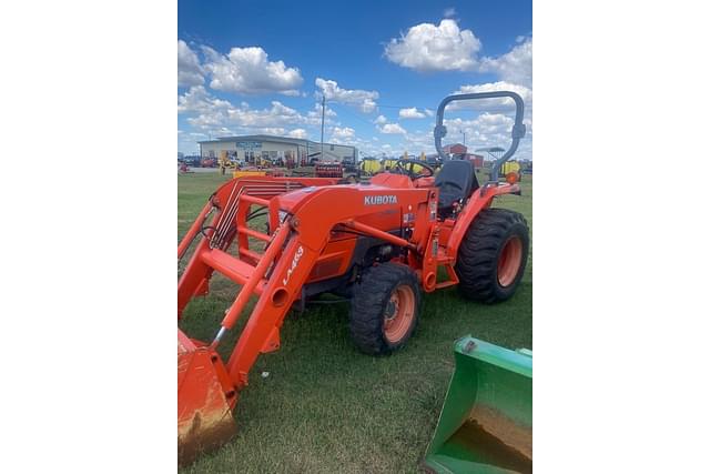 Image of Kubota L3400 equipment image 1