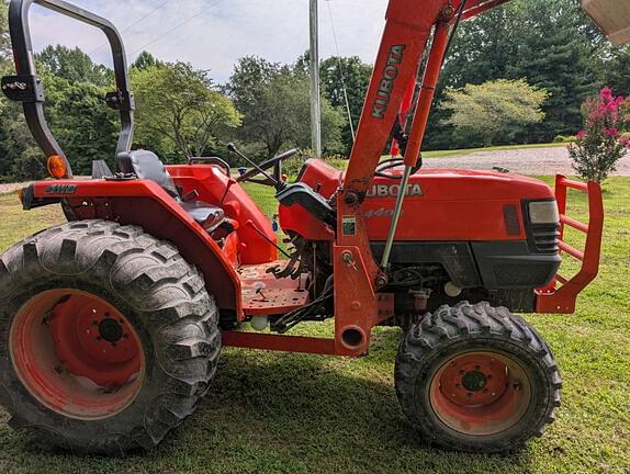 Image of Kubota L4400 Primary image