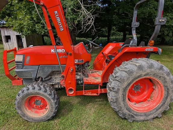 Image of Kubota L4400 equipment image 1
