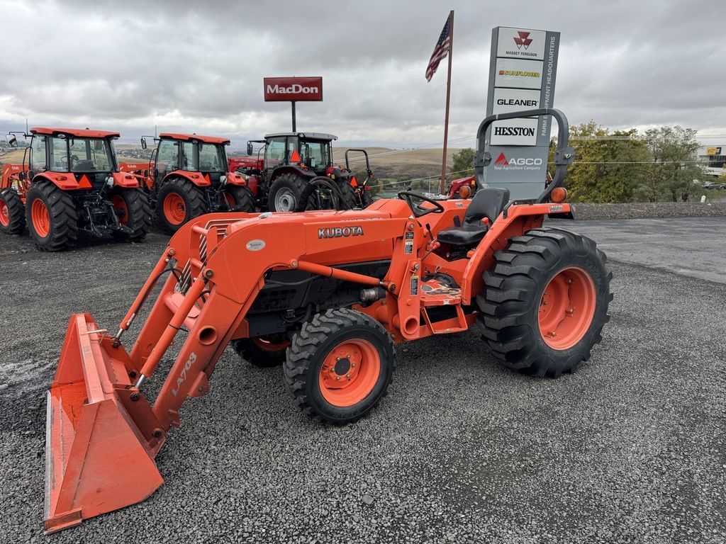 2009 Kubota L4400DT Equipment Image0