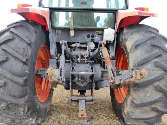 Image of Kubota M108S equipment image 4