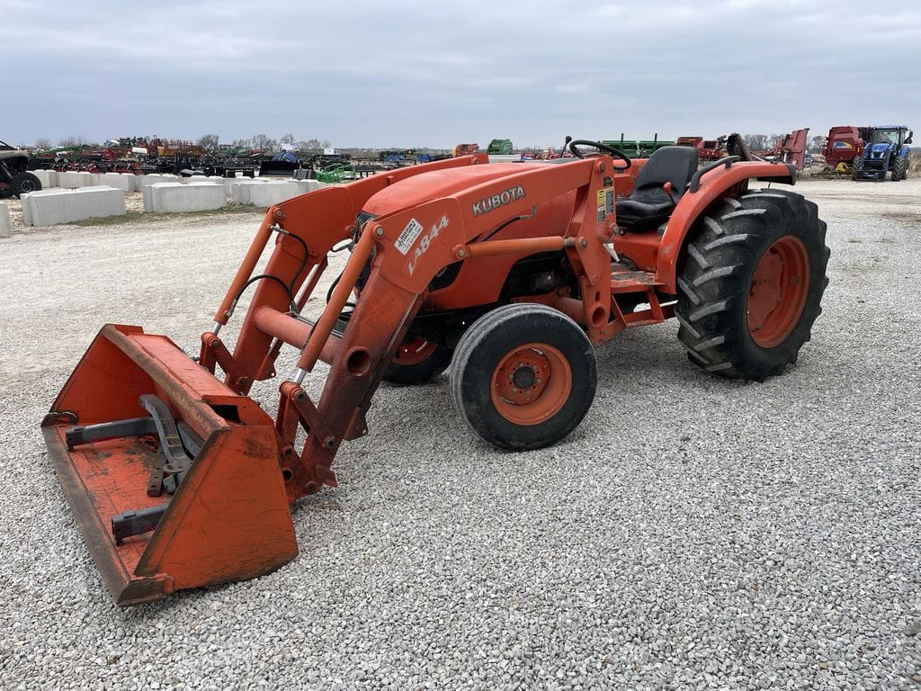 2009 Kubota MX5100 Equipment Image0
