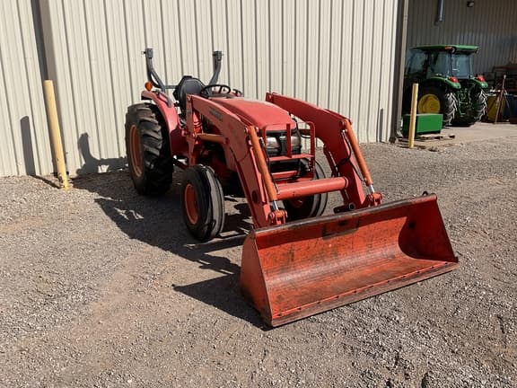 Image of Kubota MX5100 equipment image 3