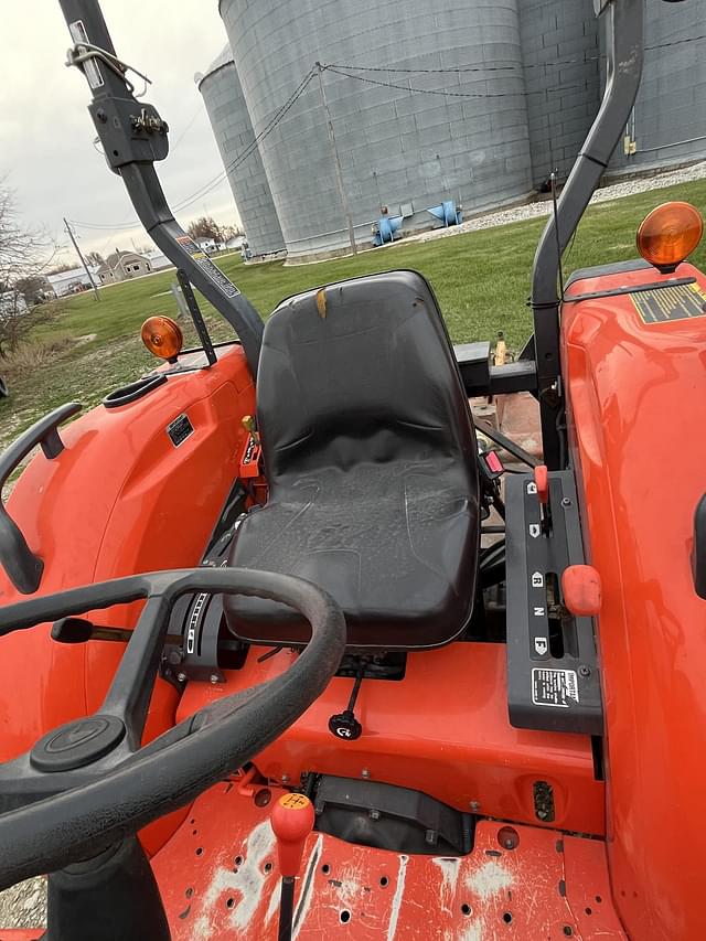 Image of Kubota MX5100 equipment image 4