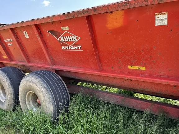 Image of Kuhn Knight 8124 equipment image 1
