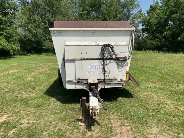 Image of Kuhn Knight 8132 equipment image 1