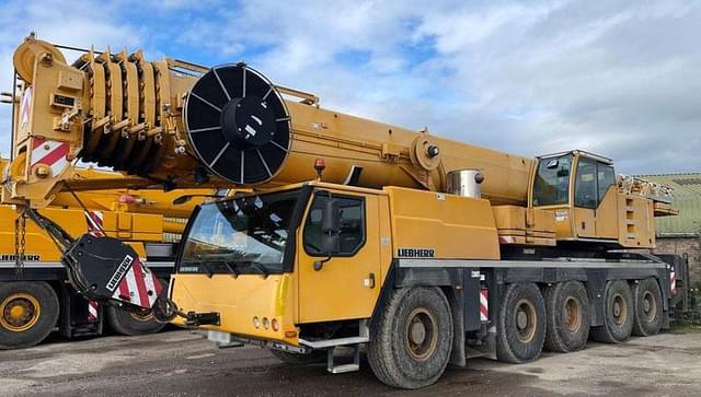 Image of Liebherr LTM1130-5.1 equipment image 2