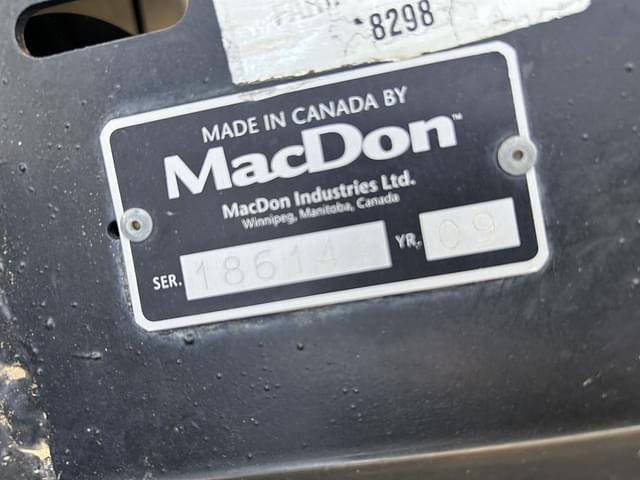 Image of MacDon D50 equipment image 4