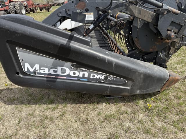 Image of MacDon D60-S equipment image 3