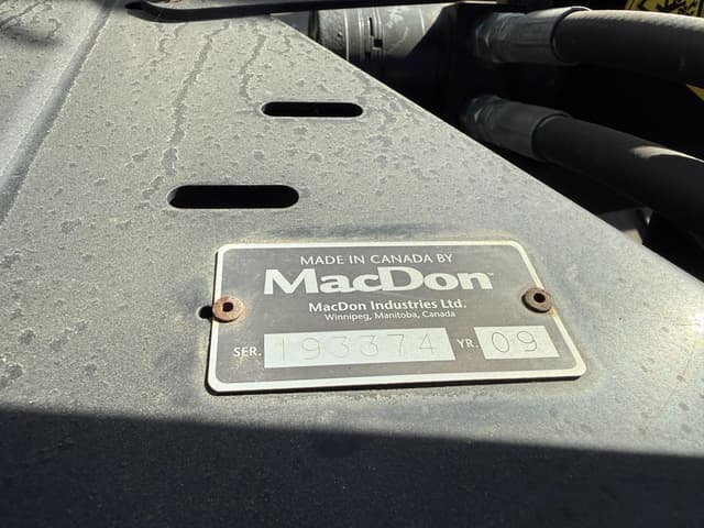 Image of MacDon D60-S equipment image 1