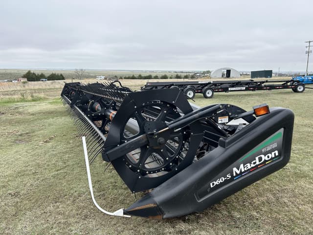 Image of MacDon D60-S equipment image 1