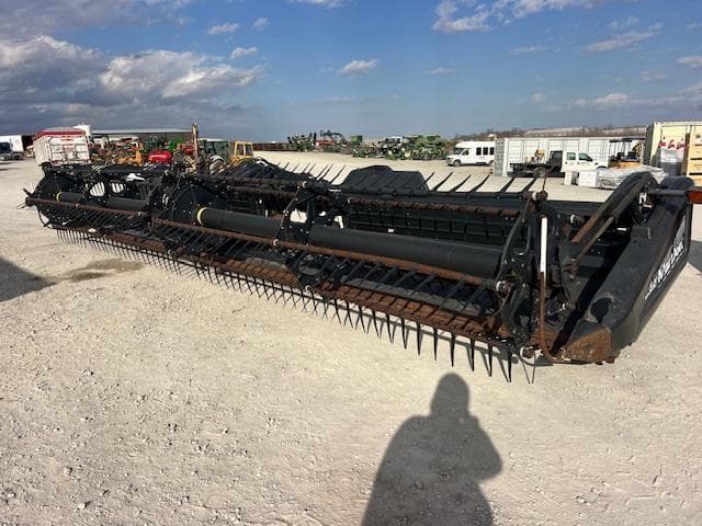 Image of MacDon FD70 equipment image 3