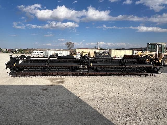 Image of MacDon FD70 equipment image 2