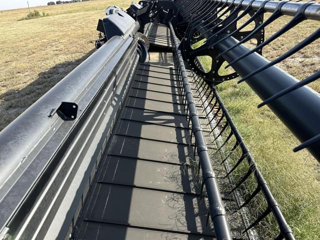 Image of MacDon FD70 equipment image 4