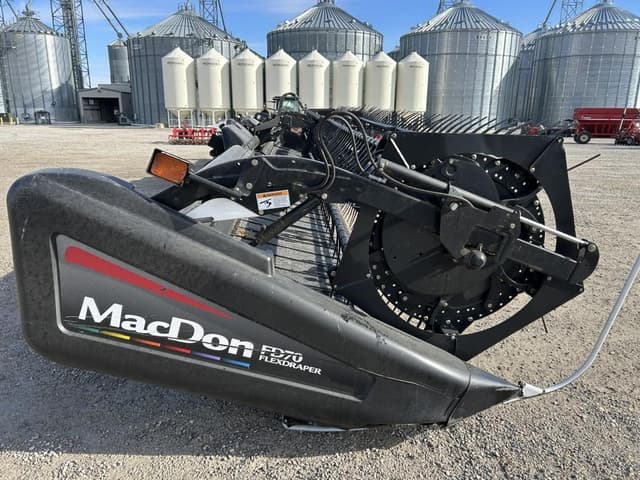 Image of MacDon FD70 equipment image 3